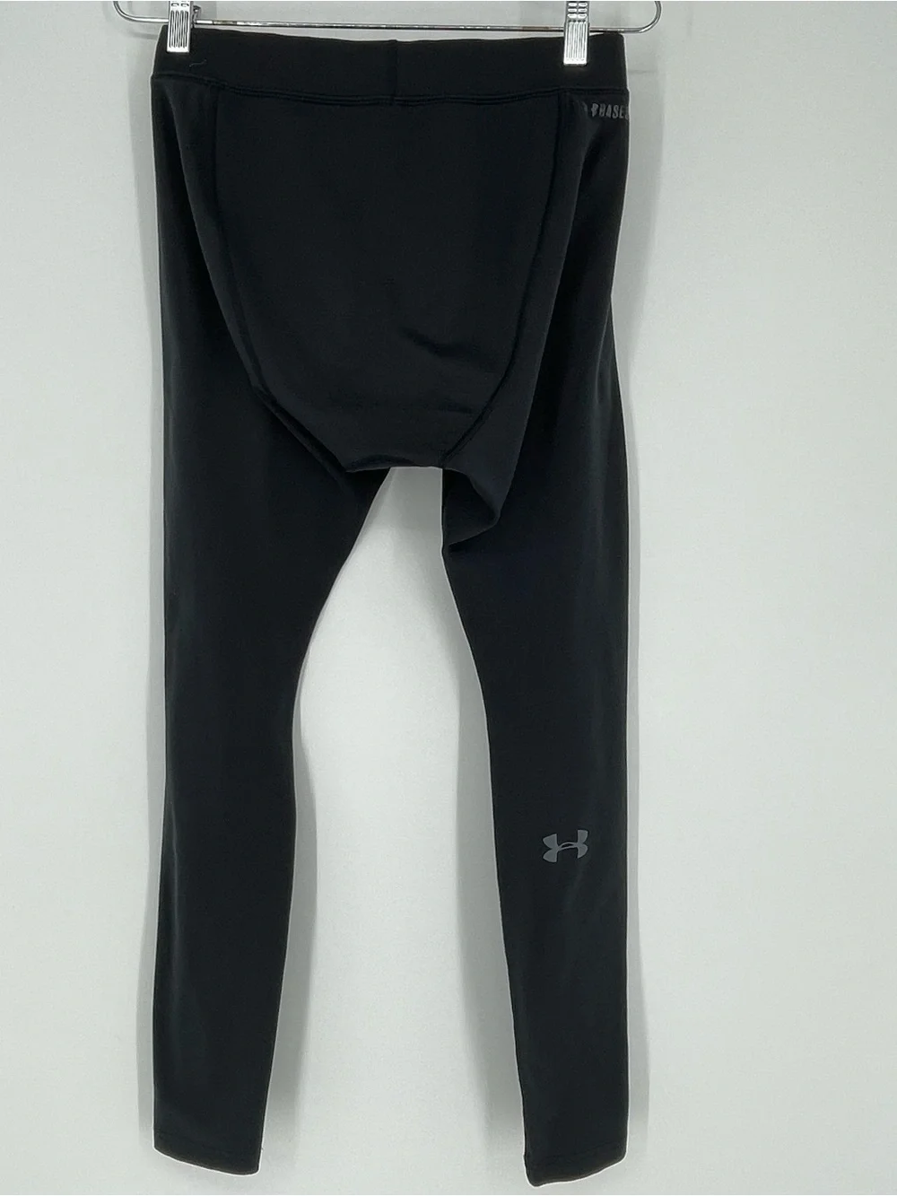 Under armour base 2.0
Cold gear layer legging pant medium - Picture 2 of 11